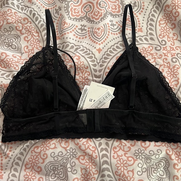 NWT FOREVER 21 LACE BRALETTE - Picture 3 of 4